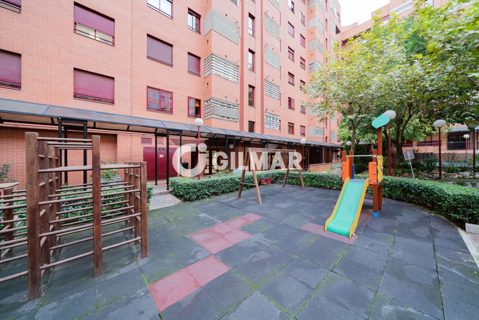 3 makuuhuone Asunto myytävänä paikassa Madrid kaupunki mukana uima-altaan 
autotalli - 959 000 € (Ref: 10120585)