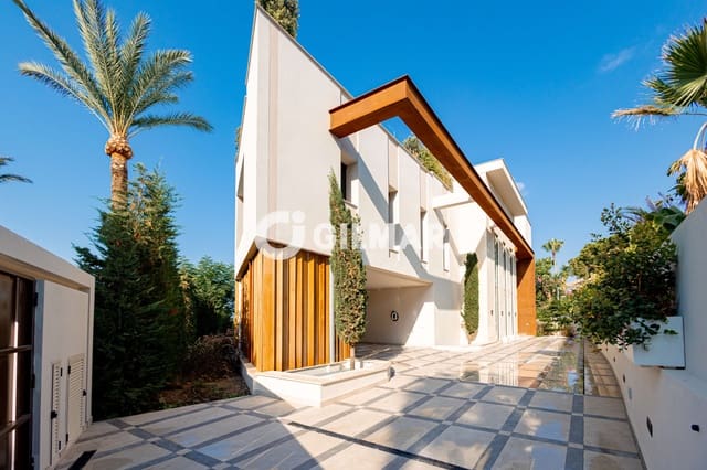 5 Zimmer Villa zu verkaufen in Los Monteros, Marbella mit Pool Garage - 7.600.000 € (Ref: 10120789)