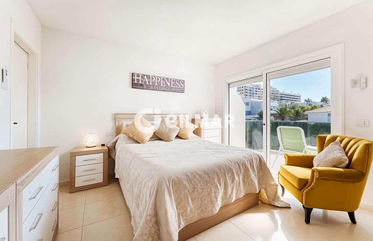 Adosado de 3 habitaciones en Palm-Mar en venta con piscina garaje - 475.000 € (Ref: 10120940)