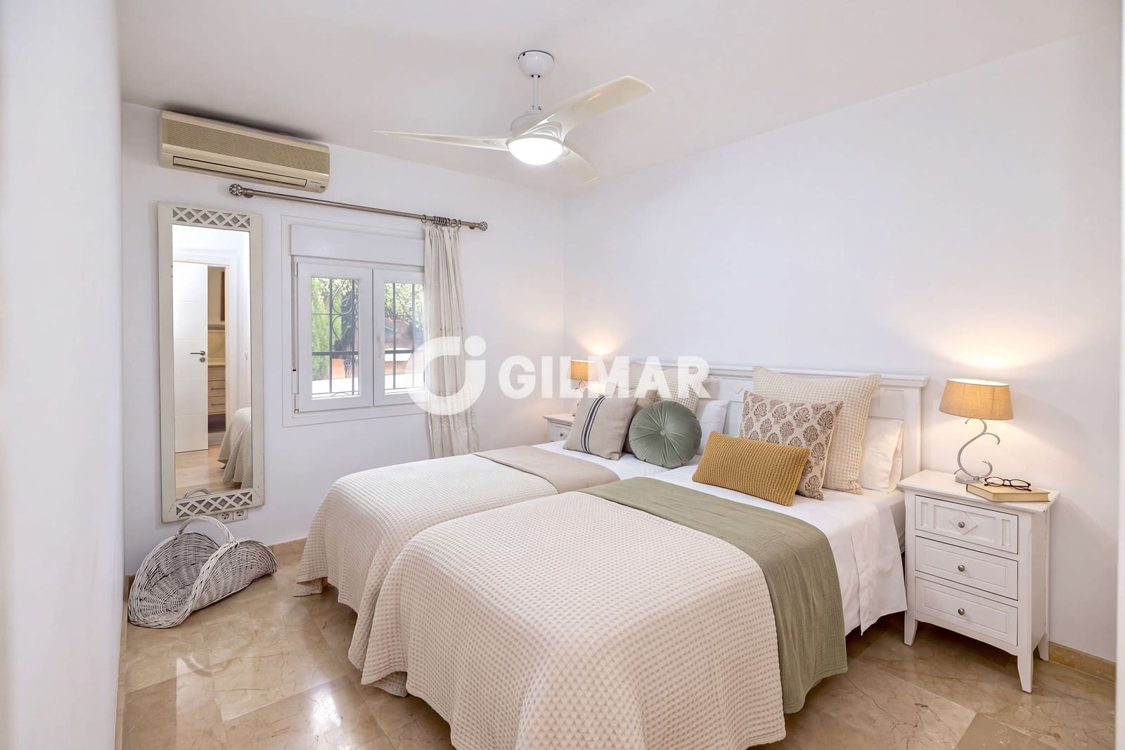 3 makuuhuone Rivitalo myytävänä paikassa San Pedro de Alcantara mukana uima-altaan - 597 500 € (Ref: 10125046)
