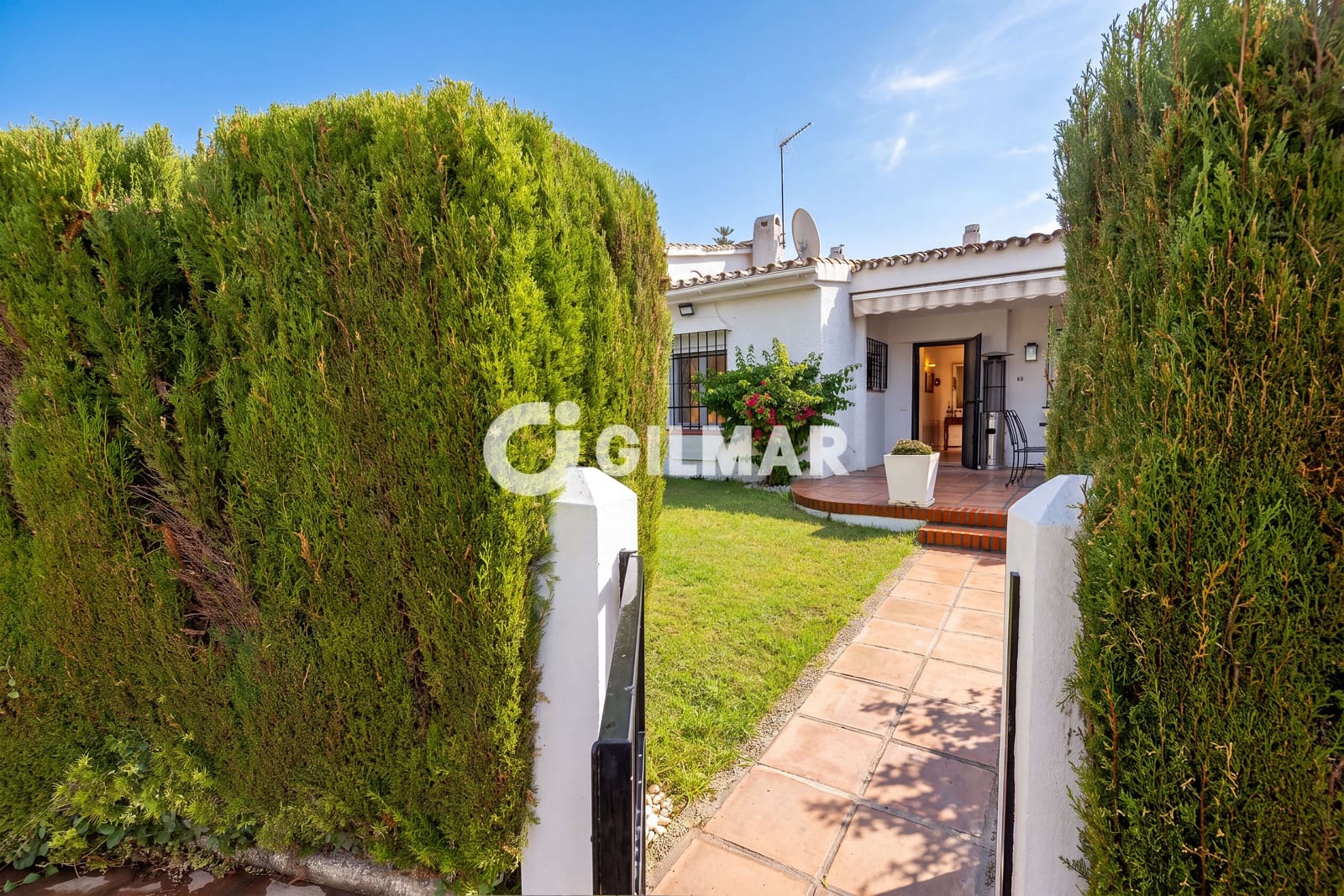 3 makuuhuone Rivitalo myytävänä paikassa San Pedro de Alcantara mukana uima-altaan - 597 500 € (Ref: 10125046)