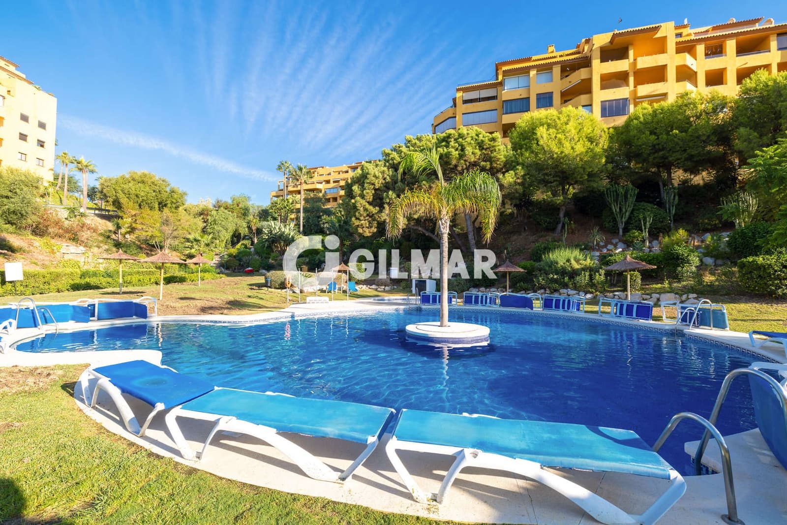 2 quarto Apartamento para venda em Estepona com piscina garagem - 292 000 € (Ref: 10136591)
