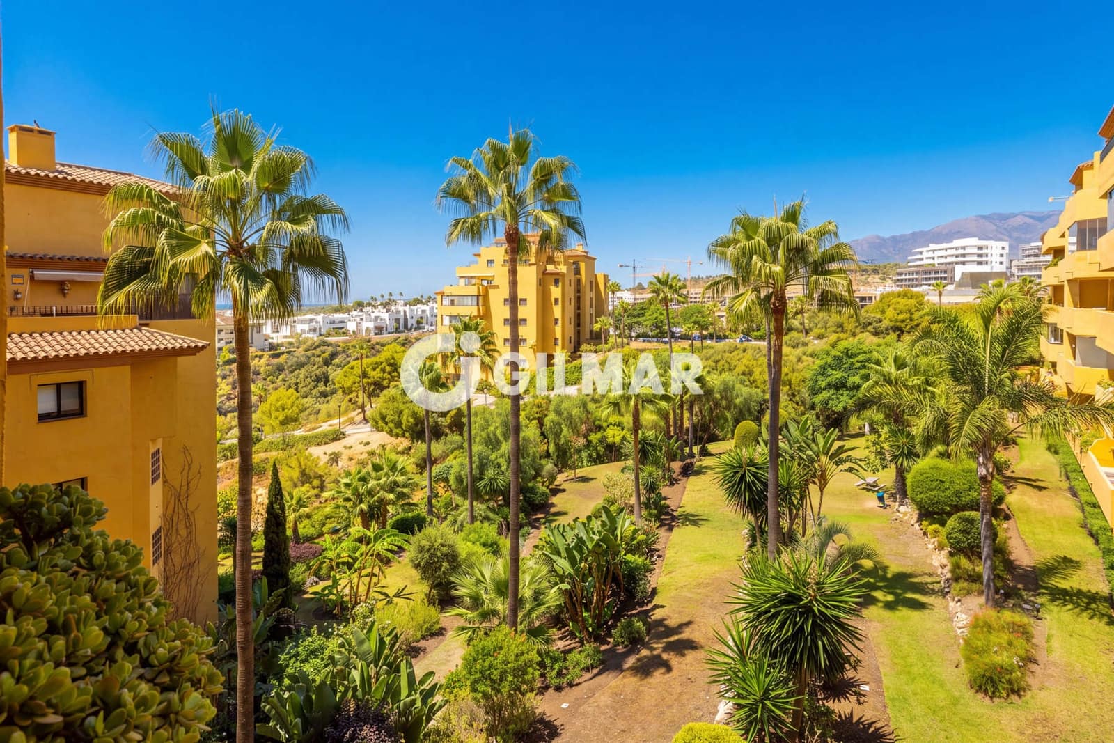 2 quarto Apartamento para venda em Estepona com piscina garagem - 292 000 € (Ref: 10136591)