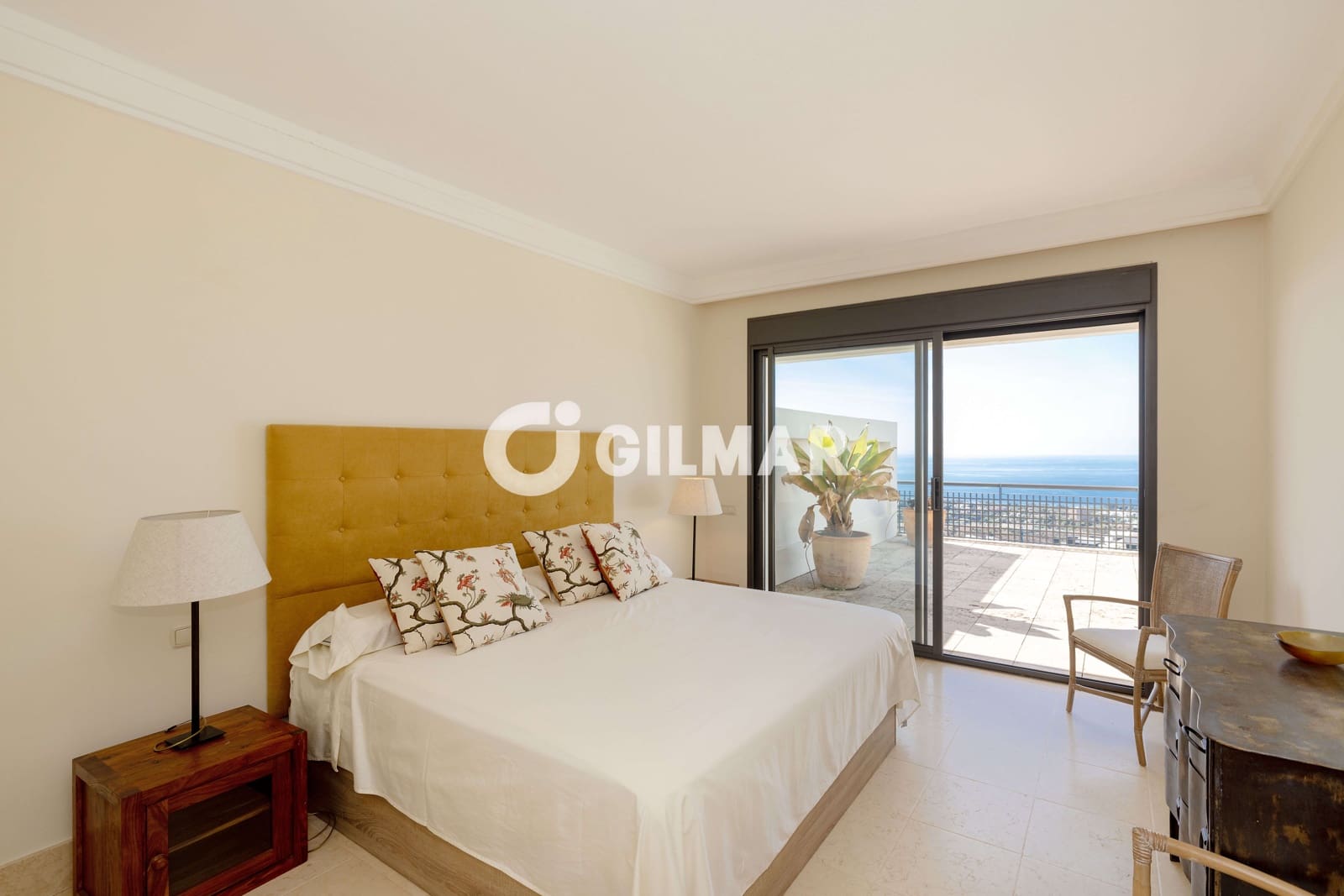 3 sypialnia Mieszkanie na sprzedaż w Marbella z basenem garażem - 880 000 € (Ref: 10136592)