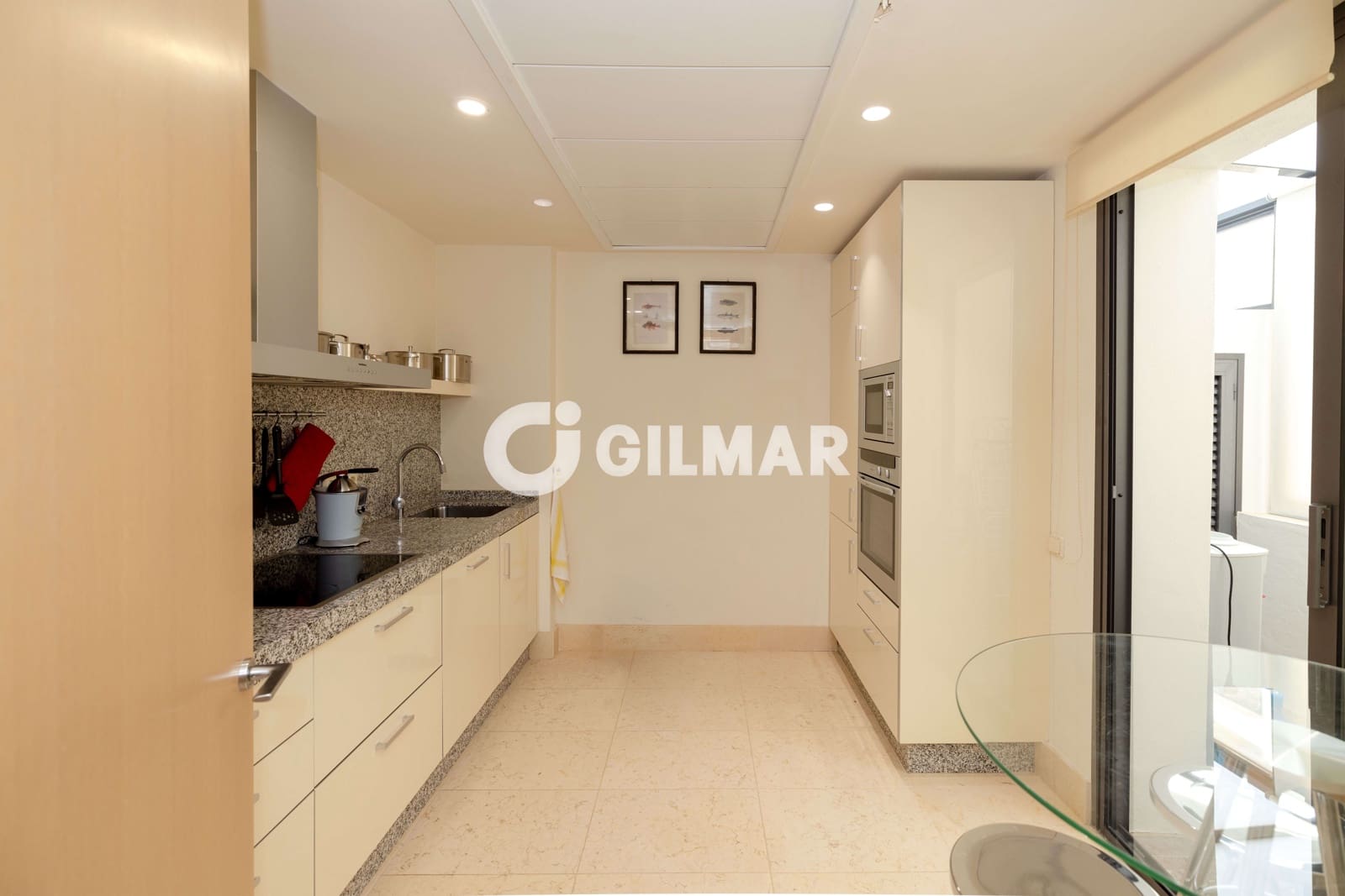 3 sypialnia Mieszkanie na sprzedaż w Marbella z basenem garażem - 880 000 € (Ref: 10136592)