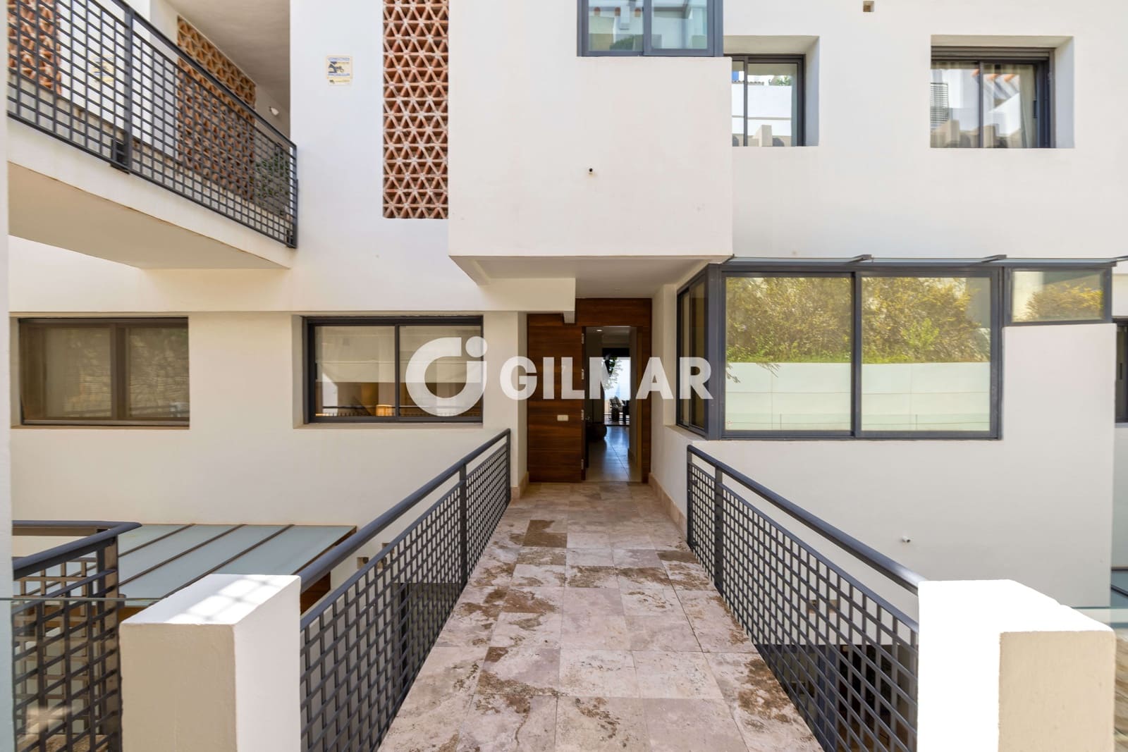 3 sypialnia Mieszkanie na sprzedaż w Marbella z basenem garażem - 880 000 € (Ref: 10136592)