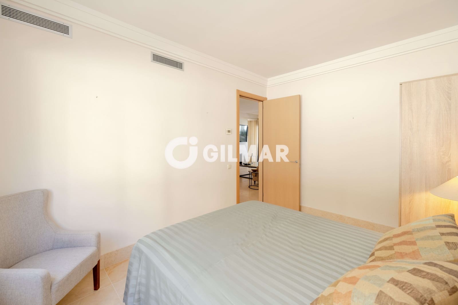 3 sypialnia Mieszkanie na sprzedaż w Marbella z basenem garażem - 880 000 € (Ref: 10136592)