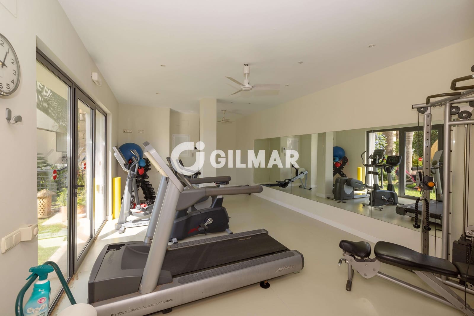 3 sypialnia Mieszkanie na sprzedaż w Marbella z basenem garażem - 880 000 € (Ref: 10136592)