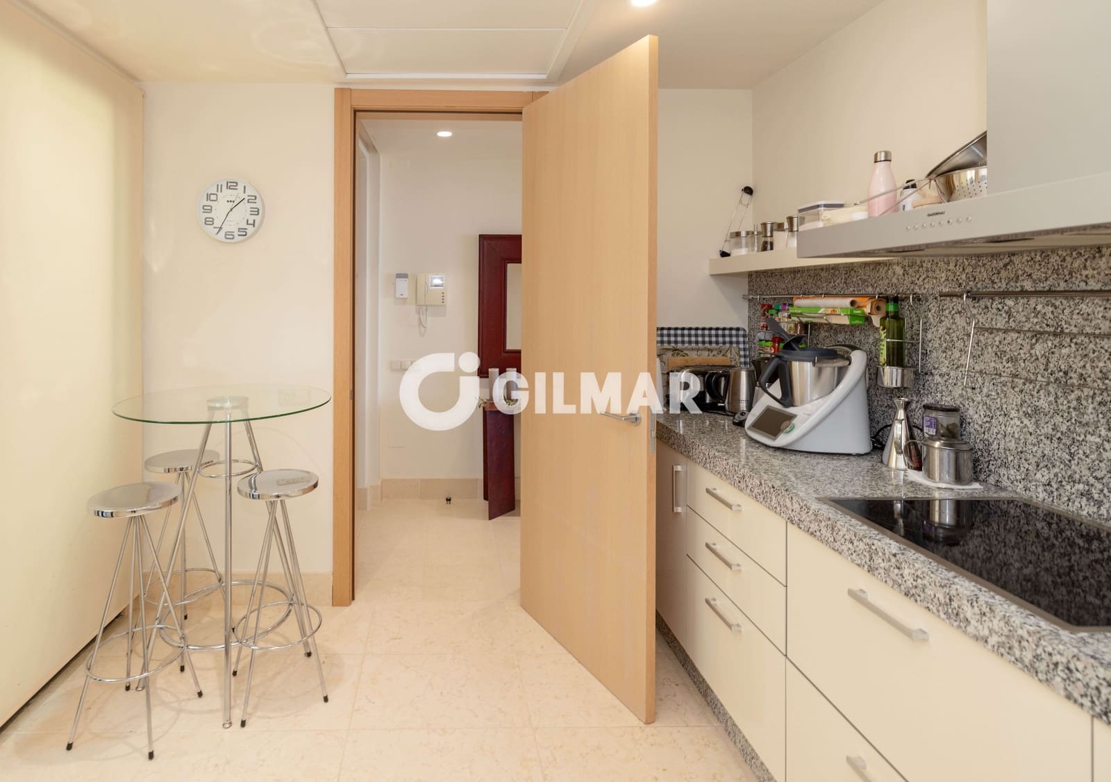 3 sypialnia Mieszkanie na sprzedaż w Marbella z basenem garażem - 880 000 € (Ref: 10136592)
