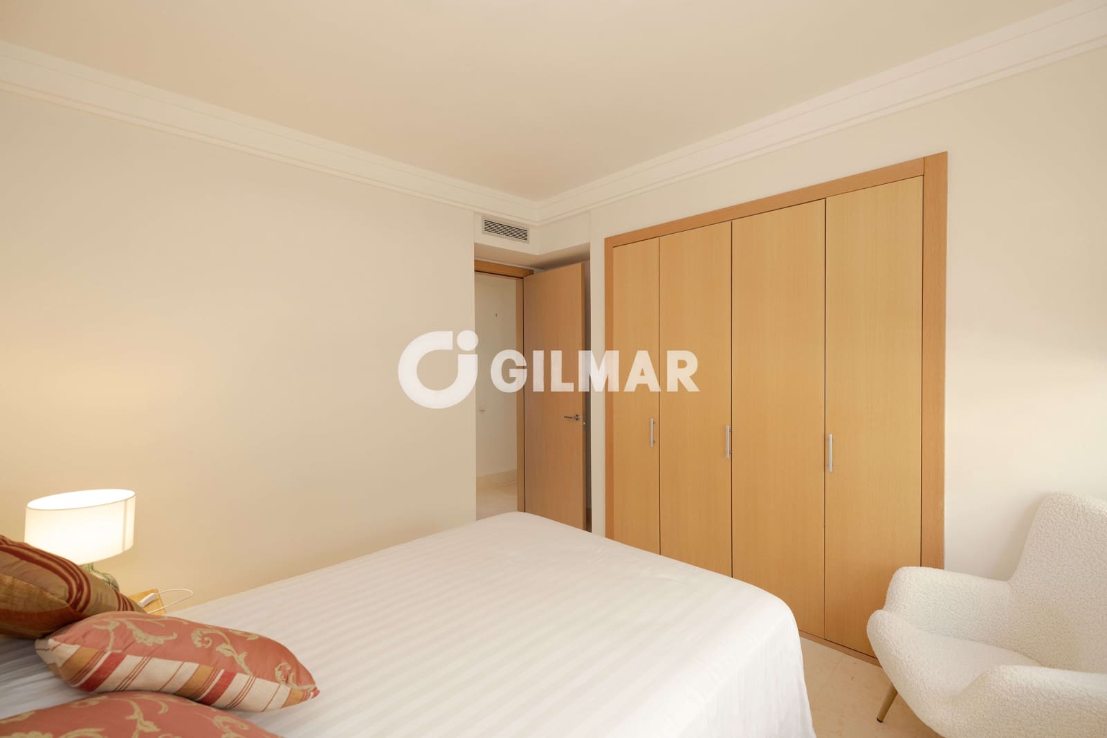 3 sypialnia Mieszkanie na sprzedaż w Marbella z basenem garażem - 880 000 € (Ref: 10136592)