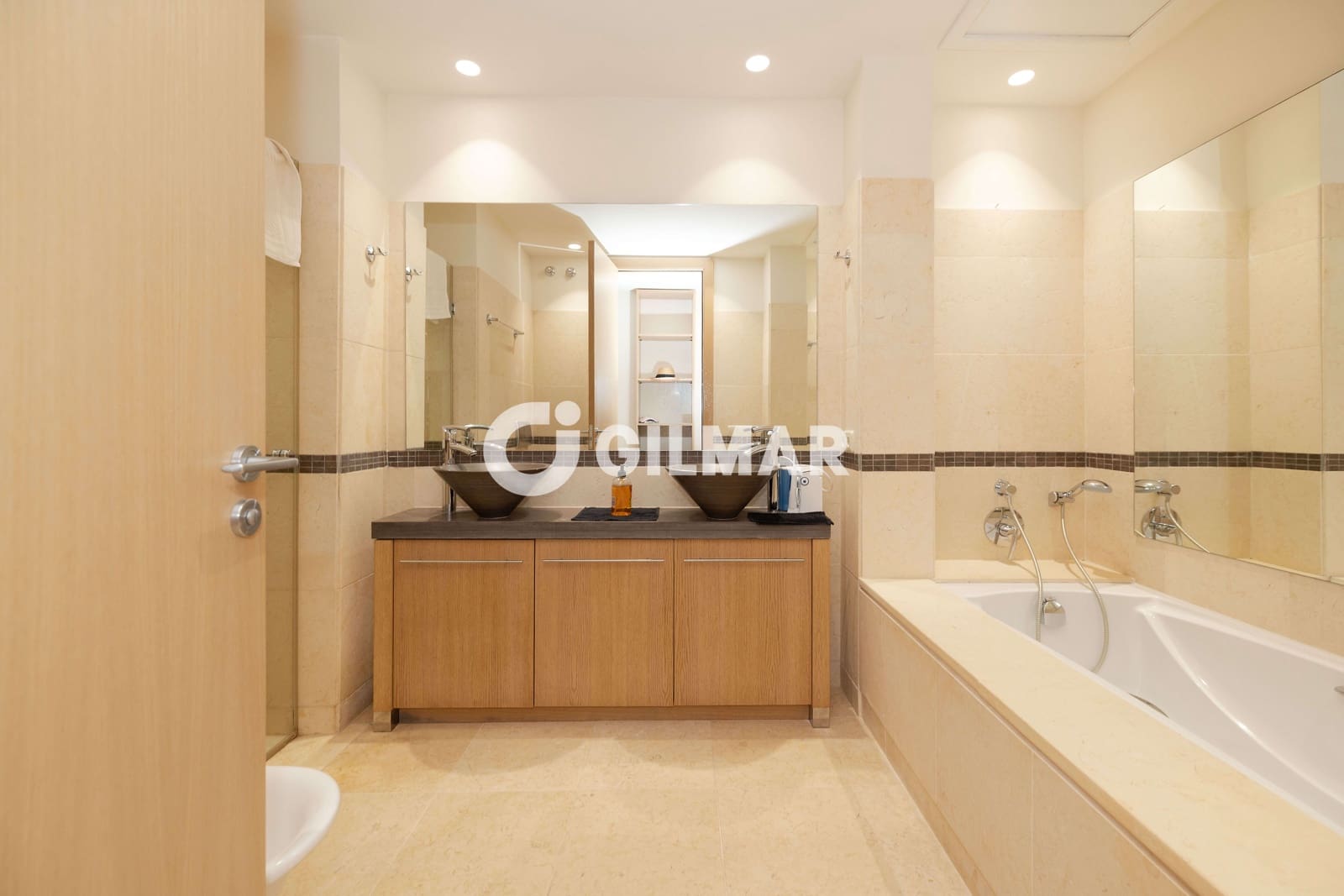3 sypialnia Mieszkanie na sprzedaż w Marbella z basenem garażem - 880 000 € (Ref: 10136592)