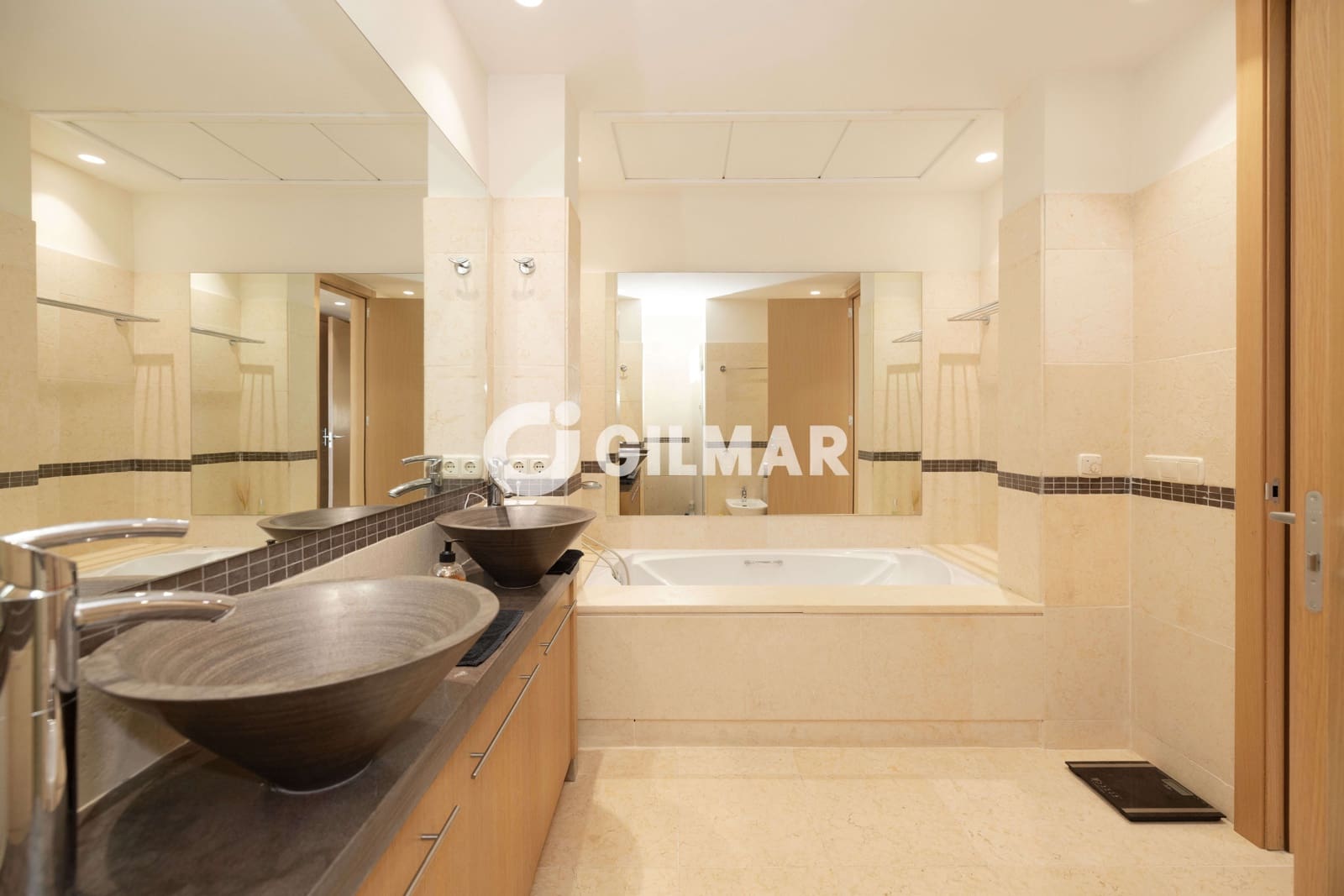 3 sypialnia Mieszkanie na sprzedaż w Marbella z basenem garażem - 880 000 € (Ref: 10136592)