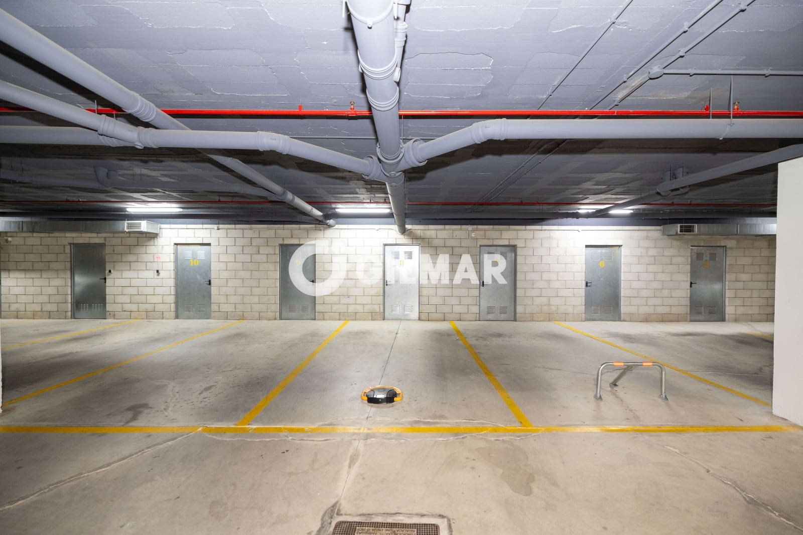 3 sypialnia Mieszkanie na sprzedaż w Marbella z basenem garażem - 880 000 € (Ref: 10136592)