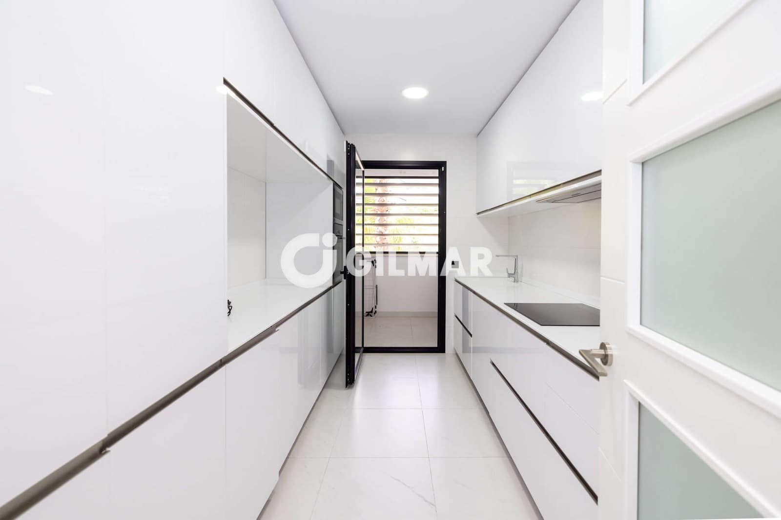 2 bedroom Flat for sale in Estepona with pool garage - € 545,000 (Ref: 10136741)