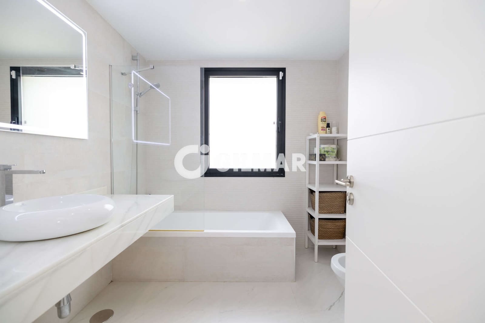 2 bedroom Flat for sale in Estepona with pool garage - € 545,000 (Ref: 10136741)