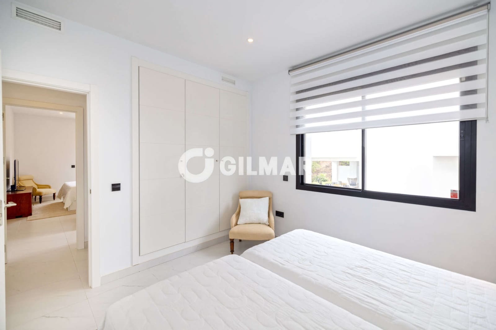 2 bedroom Flat for sale in Estepona with pool garage - € 545,000 (Ref: 10136741)