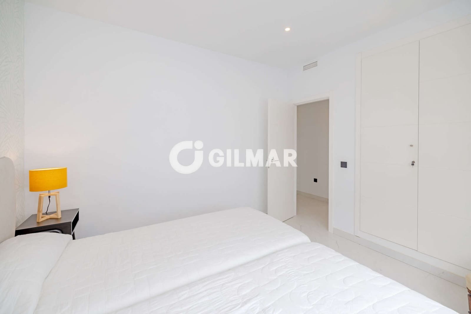 2 bedroom Flat for sale in Estepona with pool garage - € 545,000 (Ref: 10136741)