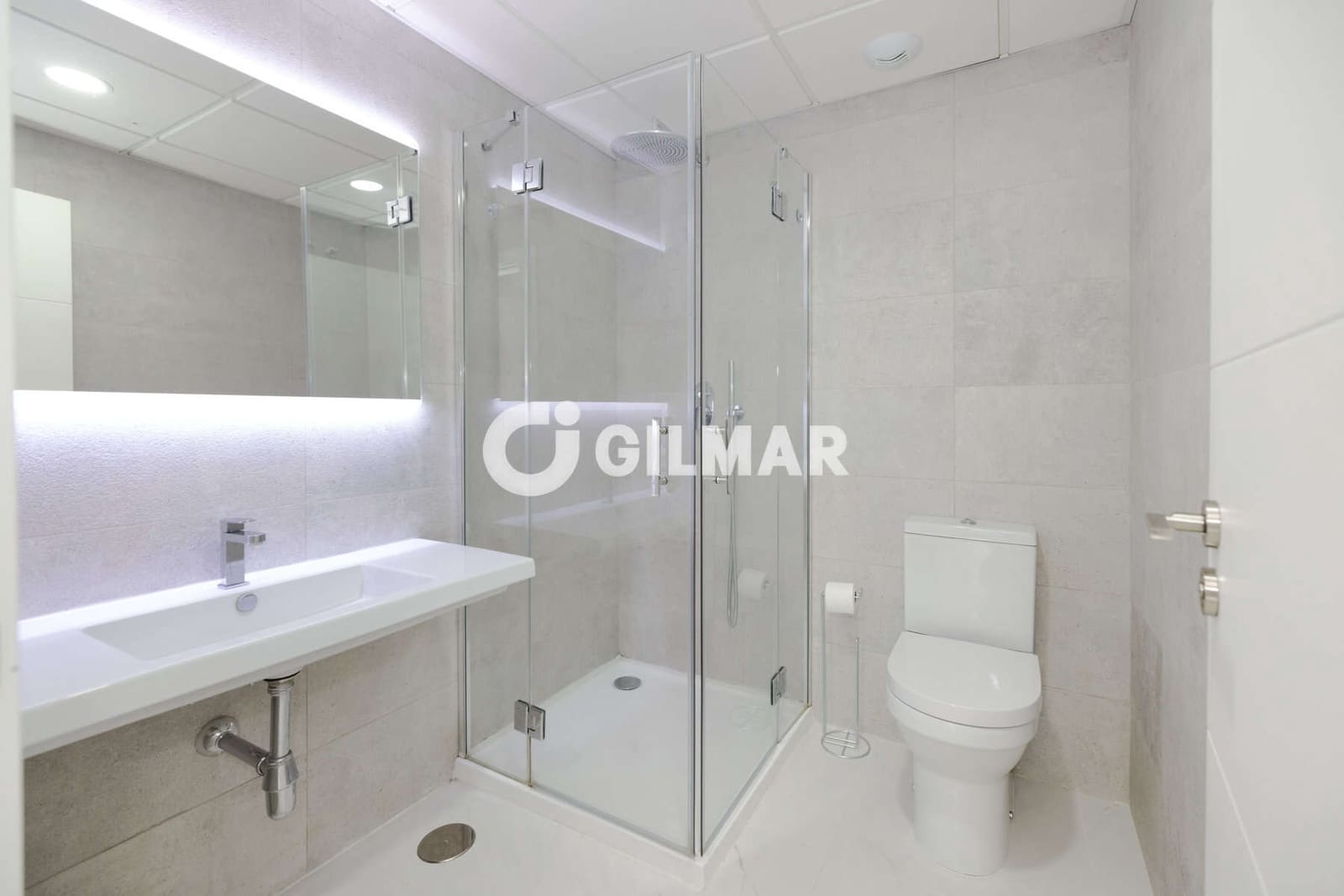 2 bedroom Flat for sale in Estepona with pool garage - € 545,000 (Ref: 10136741)