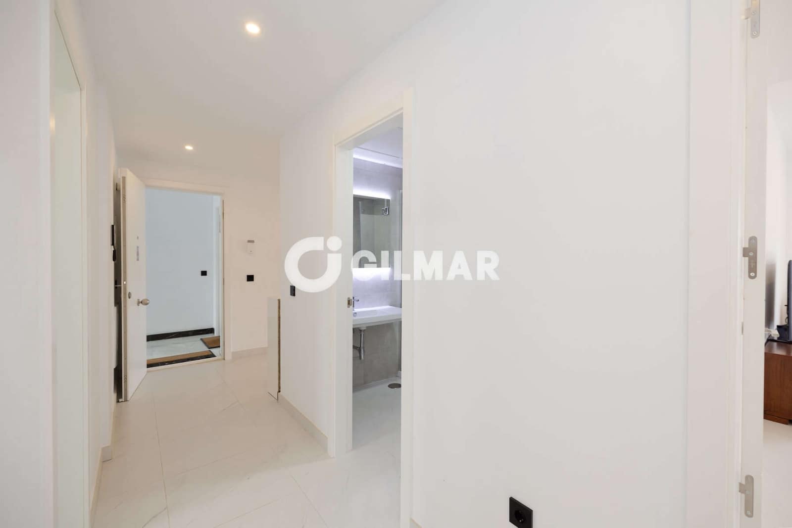 2 bedroom Flat for sale in Estepona with pool garage - € 545,000 (Ref: 10136741)