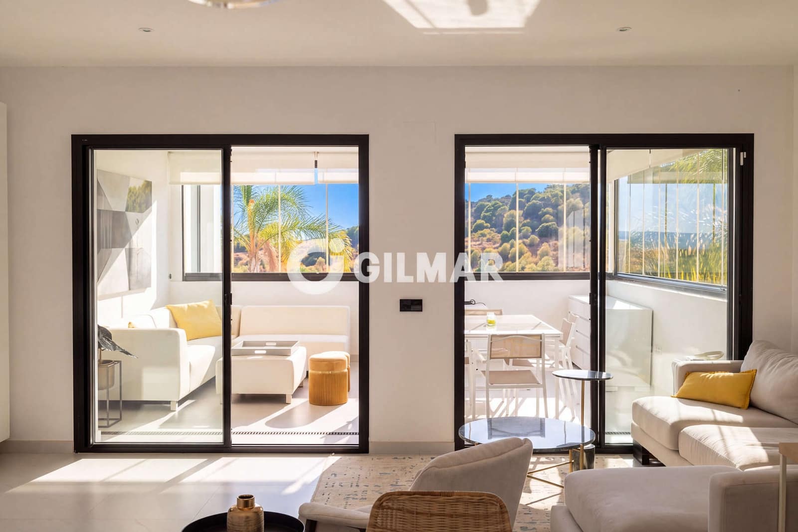 2 bedroom Flat for sale in Estepona with pool garage - € 545,000 (Ref: 10136741)