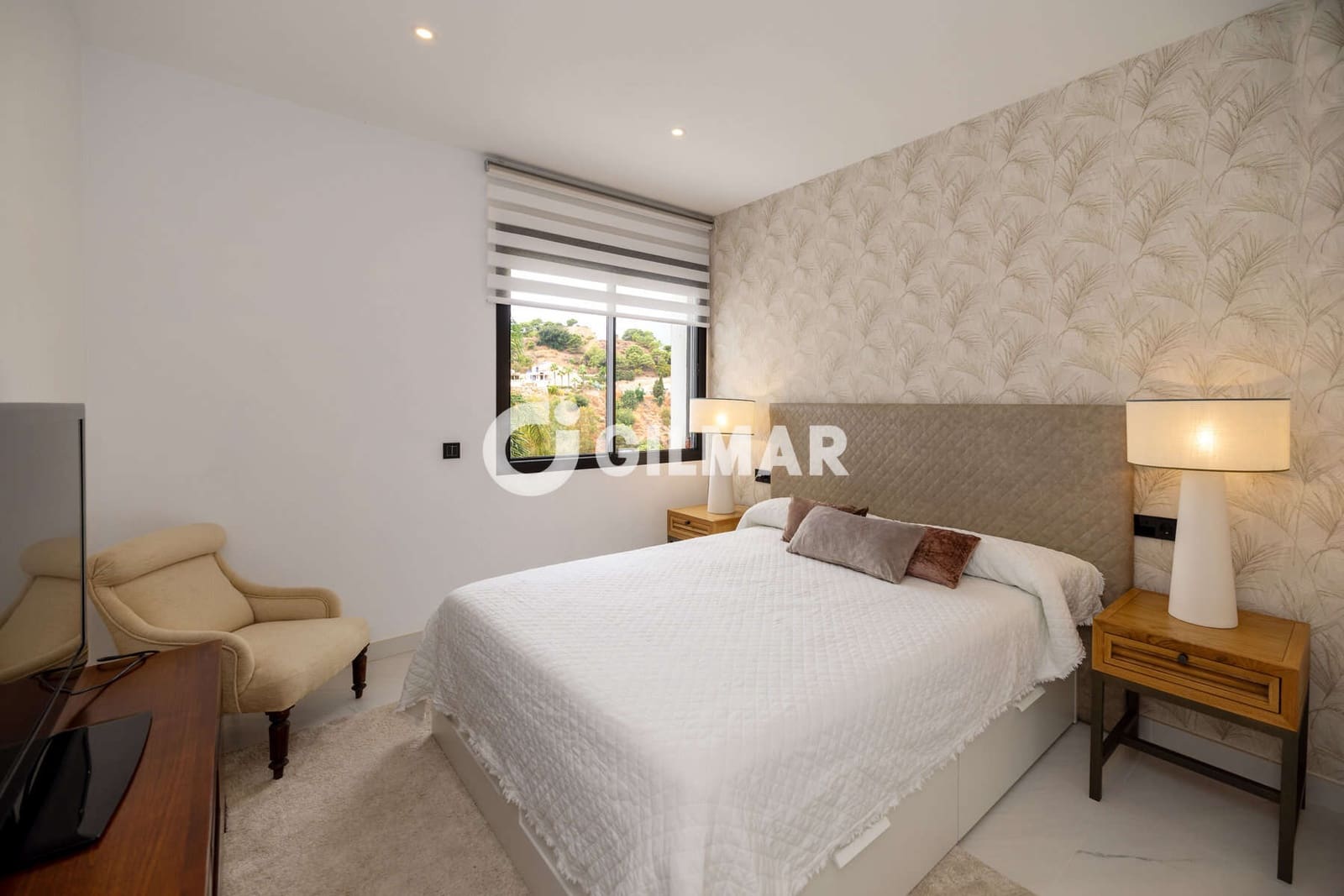 2 bedroom Flat for sale in Estepona with pool garage - € 545,000 (Ref: 10136741)