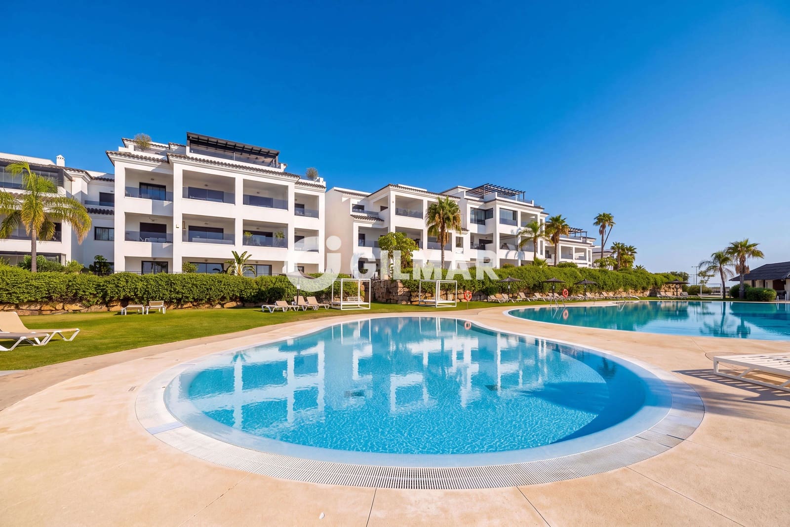 2 bedroom Flat for sale in Estepona with pool garage - € 545,000 (Ref: 10136741)