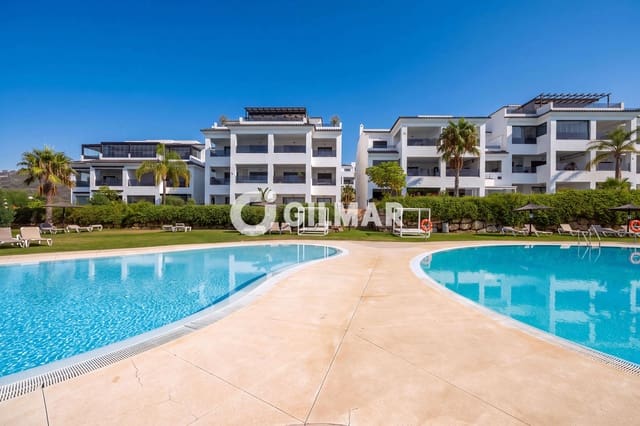 Piso de 2 habitaciones en Altos de Estepona, Estepona en venta con piscina garaje - 545.000 € (Ref: 10136741)