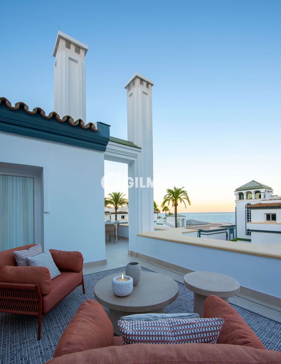 3 bedroom Penthouse for sale in Estepona with pool garage - € 2,495,000 (Ref: 10141804)