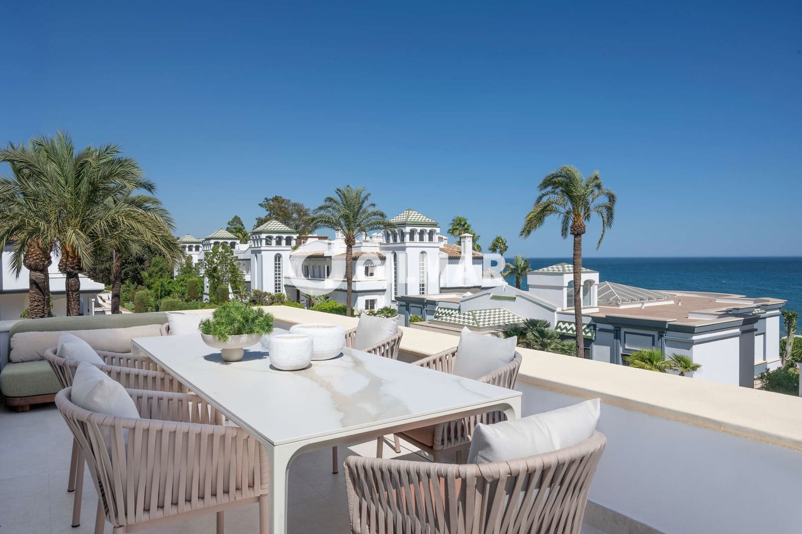 3 bedroom Penthouse for sale in Estepona with pool garage - € 2,495,000 (Ref: 10141804)