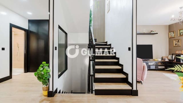 4 soveværelse Semi-Rækkehus til salg i Jerez de la Frontera med swimmingpool garage - € 569.000 (Ref: 10154351)