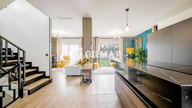4 soveværelse Semi-Rækkehus til salg i Jerez de la Frontera med swimmingpool garage - € 569.000 (Ref: 10154351)