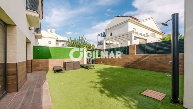 4 soveværelse Semi-Rækkehus til salg i Jerez de la Frontera med swimmingpool garage - € 569.000 (Ref: 10154351)