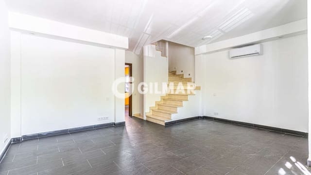 3 slaapkamer Rijtjeshuis te koop in Majadahonda met zwembad garage - € 680.000 (Ref: 10155911)