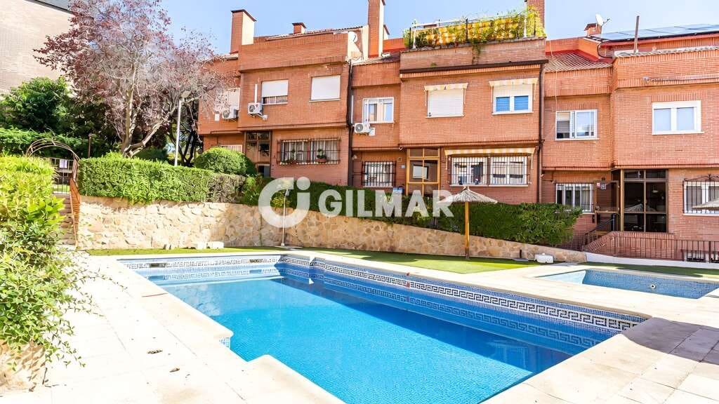 3 bedroom Terraced Villa for sale in Majadahonda with pool garage - € 680,000 (Ref: 10155911)