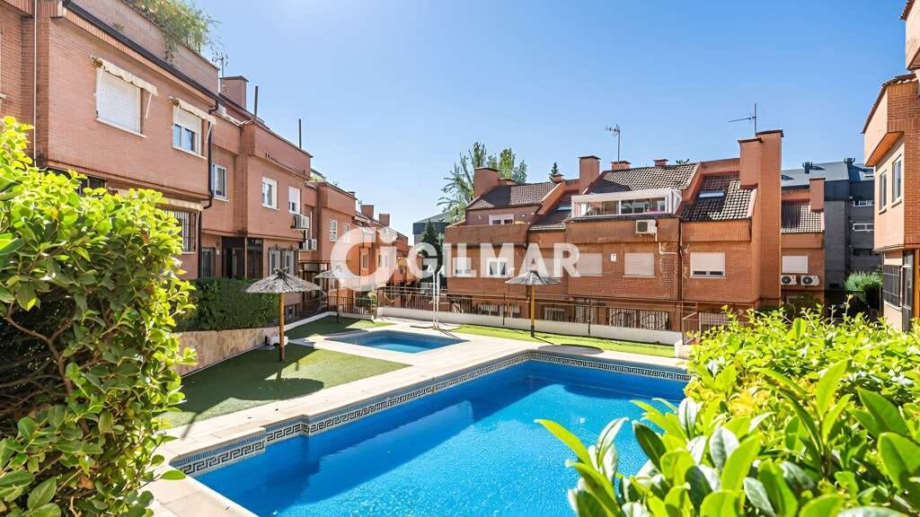 3 bedroom Terraced Villa for sale in Majadahonda with pool garage - € 680,000 (Ref: 10155911)