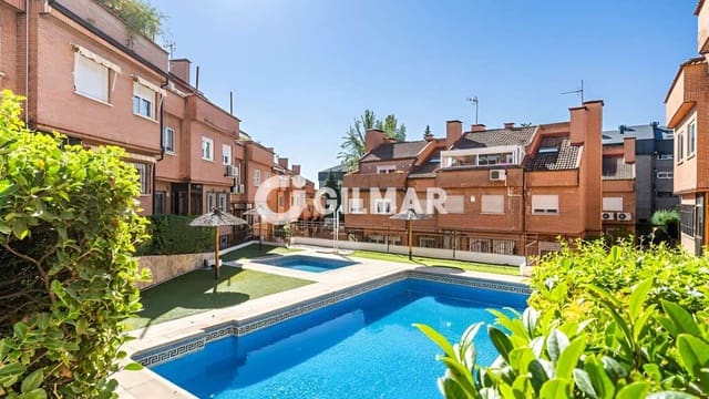 3 slaapkamer Rijtjeshuis te koop in Majadahonda met zwembad garage - € 680.000 (Ref: 10155911)