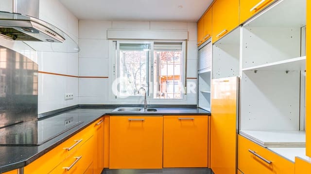 3 slaapkamer Rijtjeshuis te koop in Majadahonda met zwembad garage - € 680.000 (Ref: 10155911)