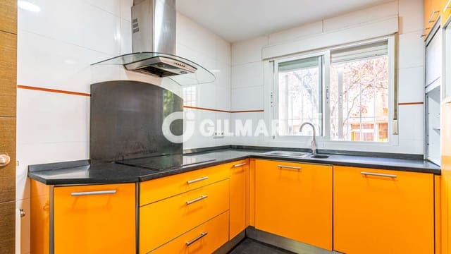 3 slaapkamer Rijtjeshuis te koop in Majadahonda met zwembad garage - € 680.000 (Ref: 10155911)