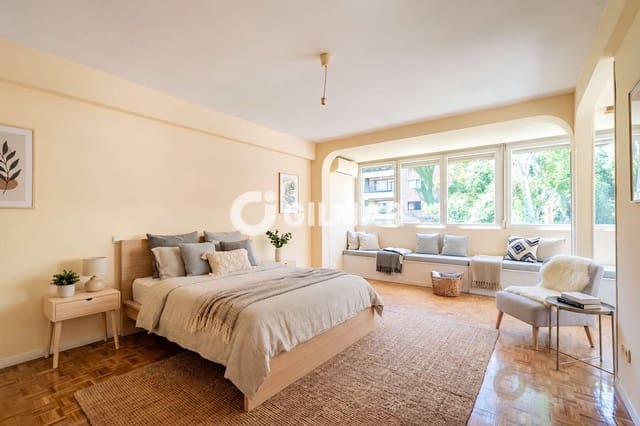 4 soverom Leilighet til salgs i Valdezarza, Madrid by med svømmebasseng garasje - € 1 350 000 (Ref: 10156830)