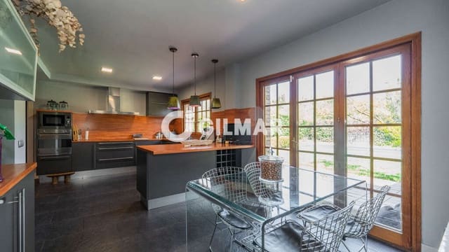4 soverom Villa til salgs i La Moraleja, Alcobendas med svømmebasseng garasje - € 4 250 000 (Ref: 10158733)