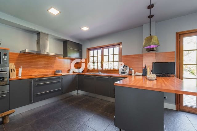 Chalet de 4 habitaciones en La Moraleja, Alcobendas en venta con piscina garaje - 4.250.000 € (Ref: 10158733)
