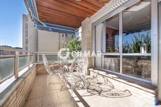 5 soveværelse Lejlighed til salg i La Paz, Madrid by med swimmingpool garage - € 1.025.000 (Ref: 10160130)