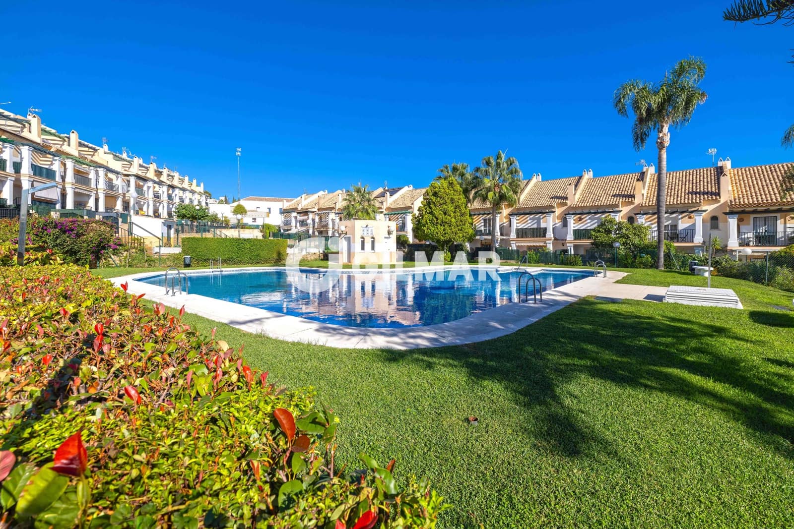 4 makuuhuone Rivitalo myytävänä paikassa Marbella mukana uima-altaan 
autotalli - 640 000 € (Ref: 10165774)