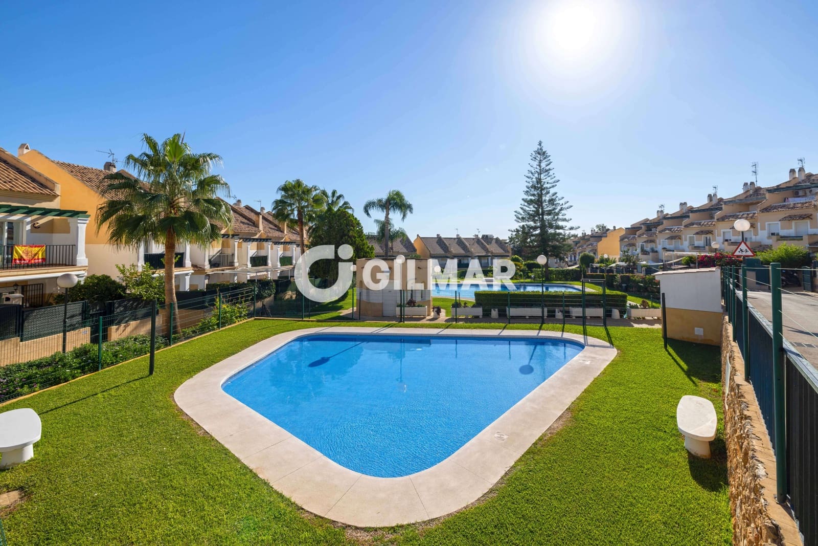 4 makuuhuone Rivitalo myytävänä paikassa Marbella mukana uima-altaan 
autotalli - 640 000 € (Ref: 10165774)