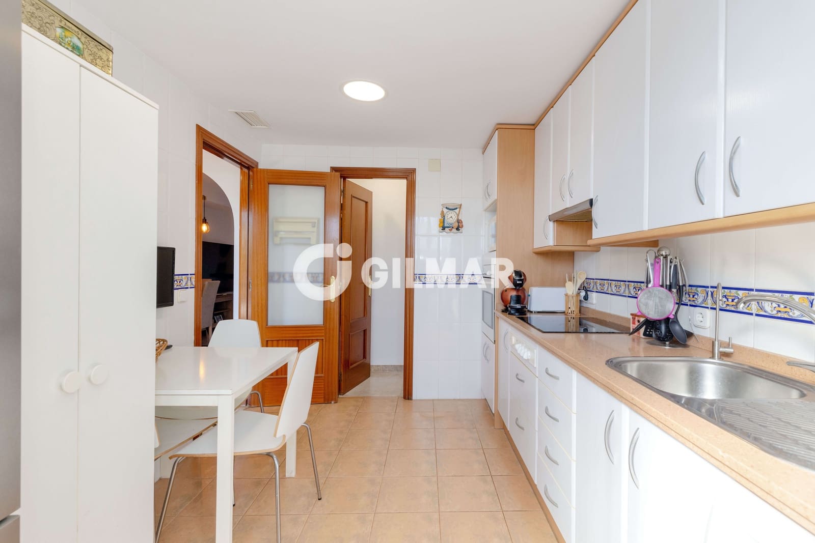 4 makuuhuone Rivitalo myytävänä paikassa Marbella mukana uima-altaan 
autotalli - 640 000 € (Ref: 10165774)
