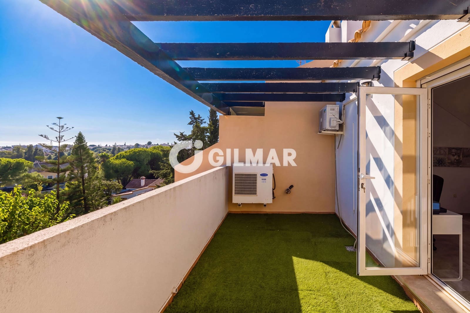 4 makuuhuone Rivitalo myytävänä paikassa Marbella mukana uima-altaan 
autotalli - 640 000 € (Ref: 10165774)