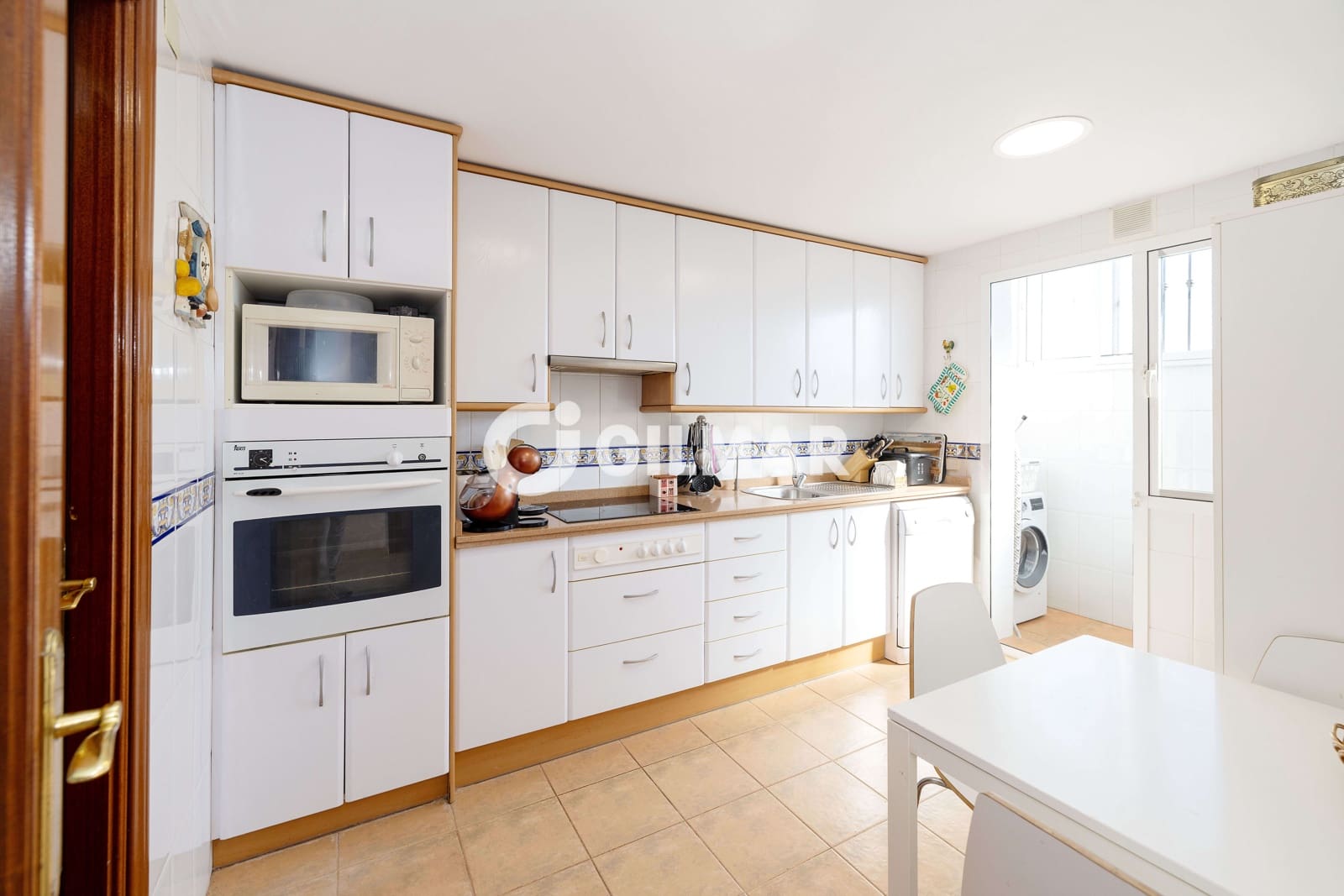 4 makuuhuone Rivitalo myytävänä paikassa Marbella mukana uima-altaan 
autotalli - 640 000 € (Ref: 10165774)