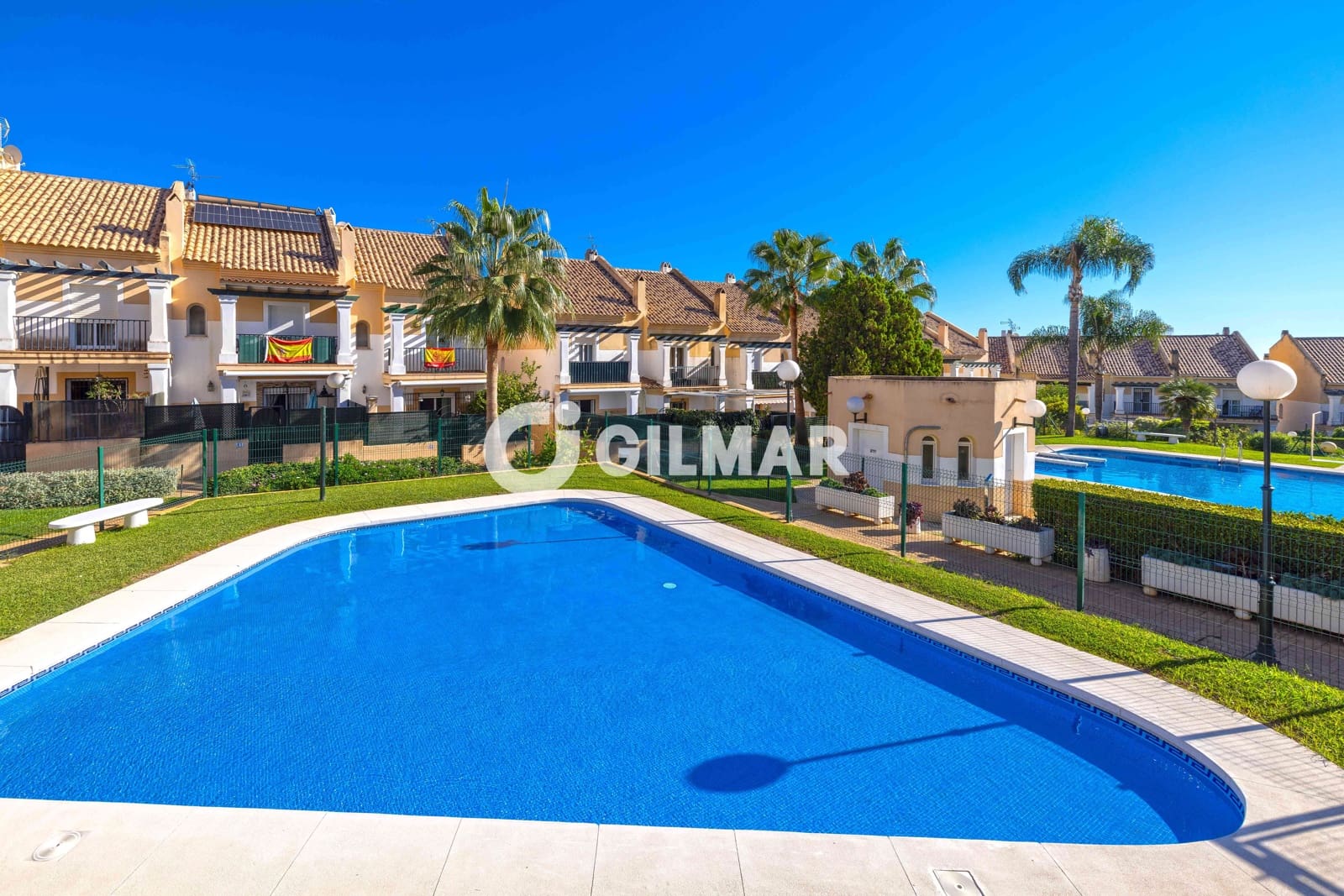 4 makuuhuone Rivitalo myytävänä paikassa Marbella mukana uima-altaan 
autotalli - 640 000 € (Ref: 10165774)
