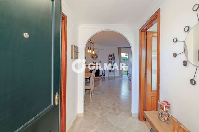 4 makuuhuone Rivitalo myytävänä paikassa La Patera, Marbella mukana uima-altaan 
autotalli - 640 000 € (Ref: 10165774)
