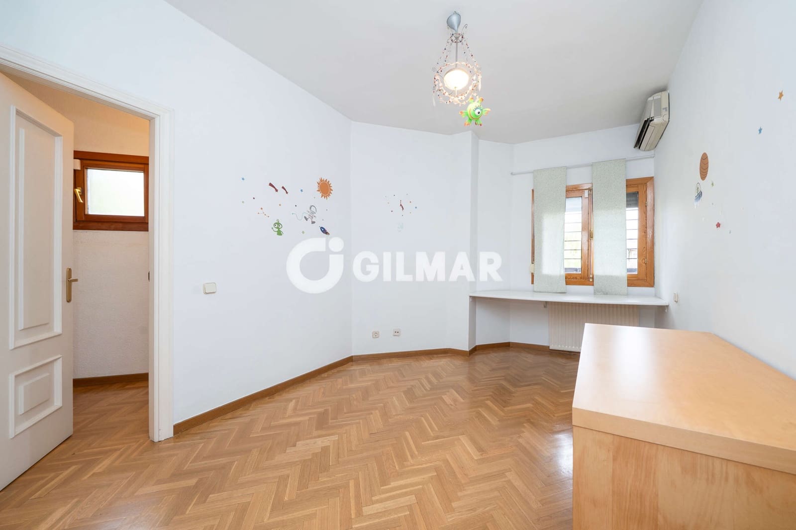 4 slaapkamer Villa te koop in Madrid stad met zwembad garage - € 1.825.000 (Ref: 10166967)
